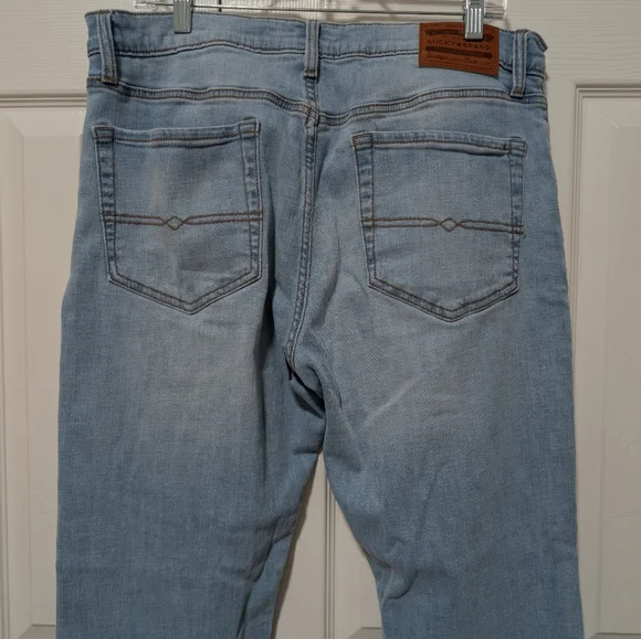 Lucky Brand Light Wash 121 Slim Straight Jeans - Picture 2 of 6
